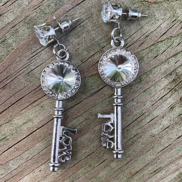⚜️Silver Key Diamond Earrings! - Picture 2 of 2